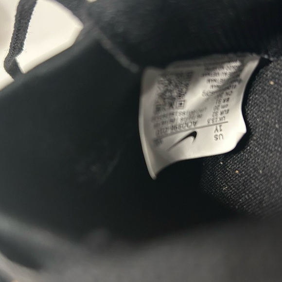 Boy’s soccer cleats - Picture 6 of 7